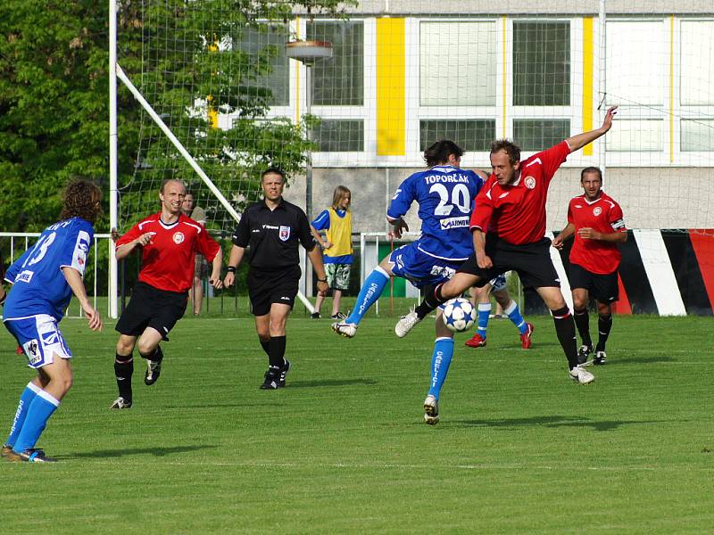 MFK Chrudim porazila ve 34. kole ČFL Králův Dvůr doma 2:1.