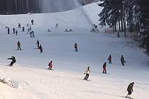 Na hlinecké sjezdovce začala lyžařská sezona. 