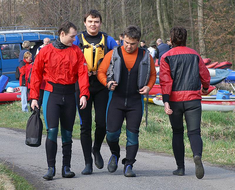 Skauti a vodáci se v sobotu sešli k tradičnímu Odemykání Doubravy, které letos proběhlo již po sedmnácté.