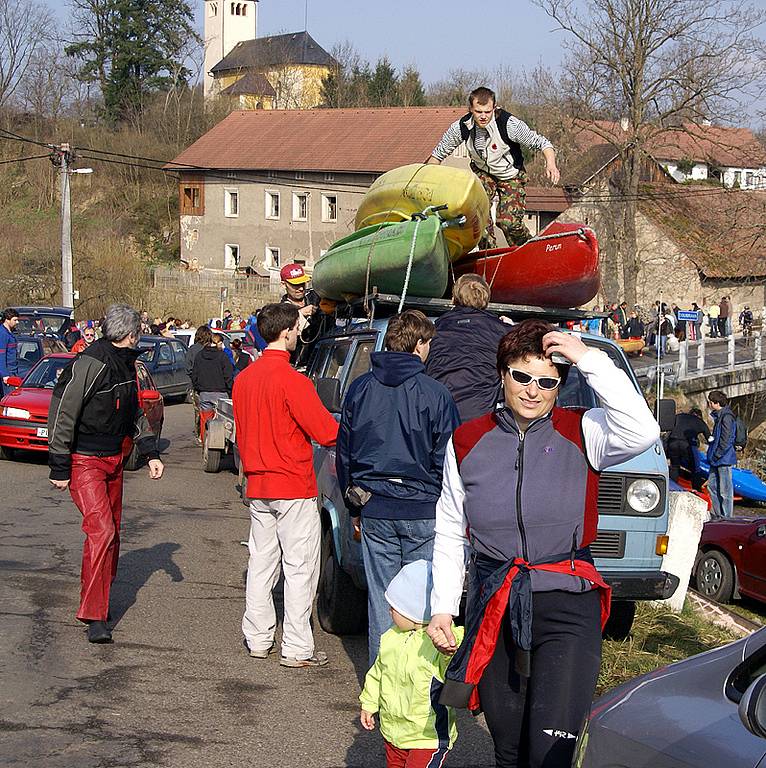 Skauti a vodáci se v sobotu sešli k tradičnímu Odemykání Doubravy, které letos proběhlo již po sedmnácté.