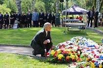 Stovky lidí přišly uctít památku obětí nacistického řádění v dnes již neexistující osadě Ležáky.