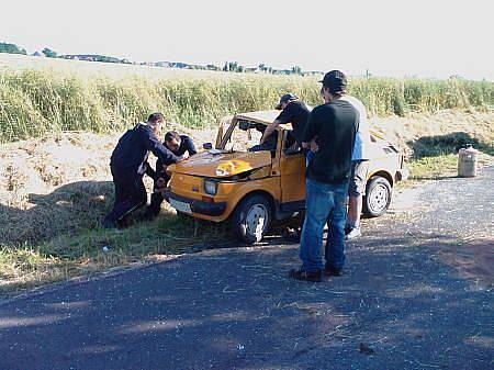 Řidič osobního vozidla Fiat 650 na silnici mezi obcemi Lukavice a Bítovany skončil svou jízdu v příkopu.