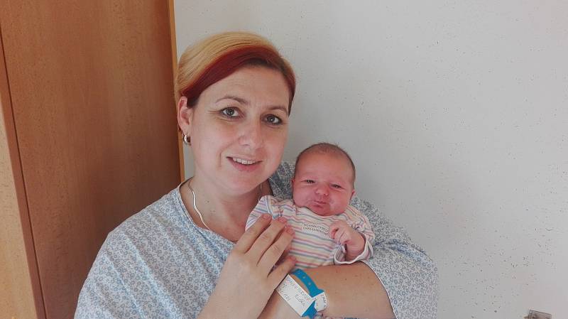 LAURA BONAVENTUROVÁ (3,4 kg a 51 cm) je od 16.11. od 12:49 součástí rodiny Davida a Radky Bonaventurových a jejich 3leté Esterky.