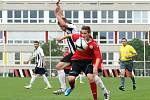 Přímý souboj o divizi! V posledním kole krajského přeboru remizovali fotbalisté MFK Chrudim doma s Vysokým Mýtem 0:0. Hosté se tak mohli radovat z první příčky a postupu do divize na úkor svého soupeře.