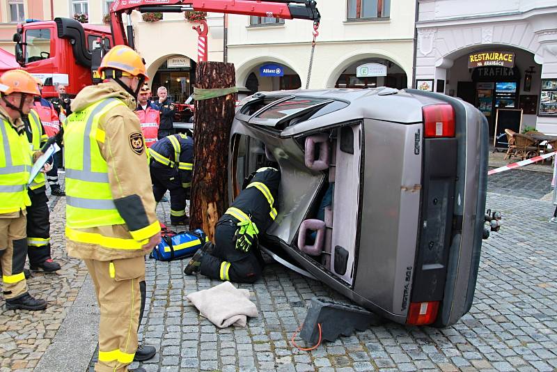 Chrudimští profesionální hasiči získali stříbro na mistrovství ČR v poskytování první pomoci