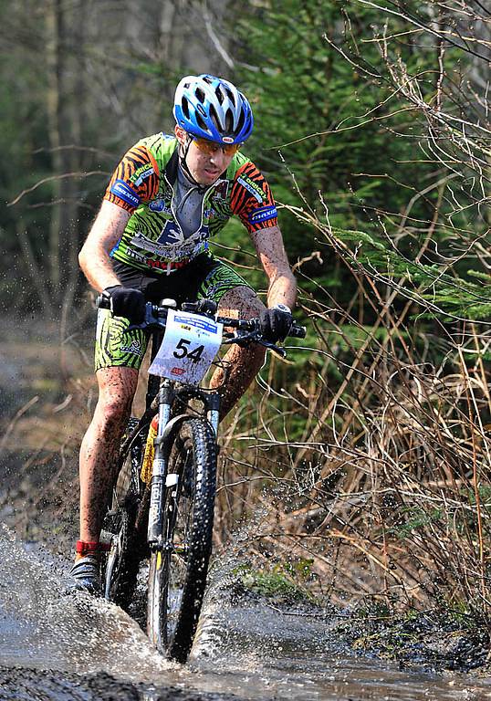 Cyklisti zápolí při 4. ročníku AVE Ceny Nasavrk MTB.