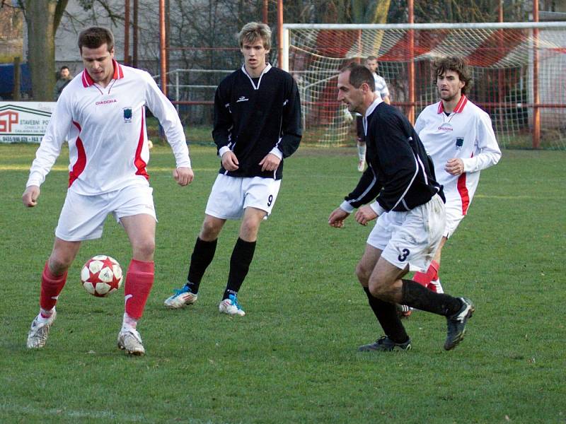 V derby krajského fotbalového přeboru remizovaly Chrudim B a Heřmanův Městec 2:2.