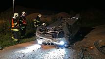 Na silnici mezi Chrudimí a Topolem, před mostem obchvatu havaroval v pondělí 24. srpna 2015 večer řidič v BMW. Po nehodě z místa utekl a policisté ho vypátrali až v Pardubicích.