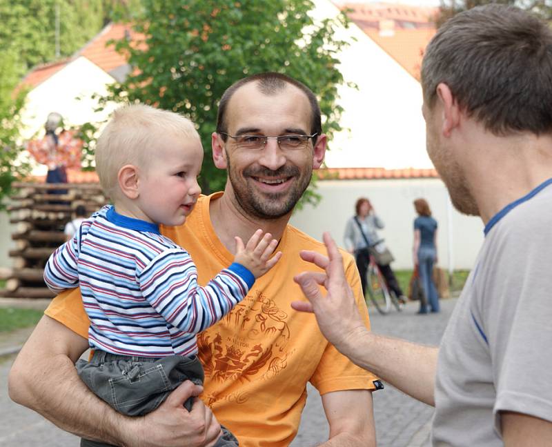 Takto slavily děti čarodějnice v Chrudimi u divadla