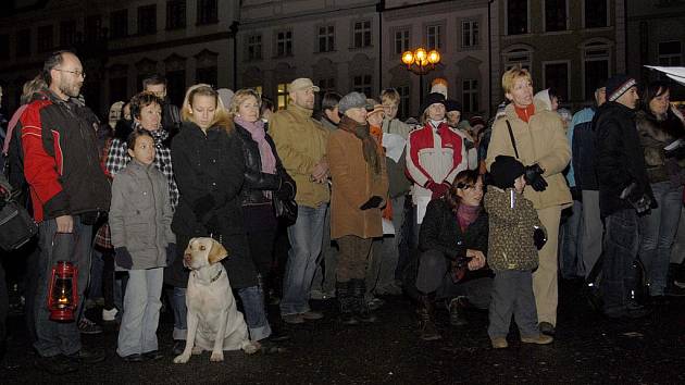 Obyvatelé Hradce Králové si mohli odnést domů betlémské světlo.