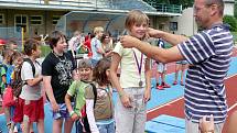 Při olympijském klání na Letním stadionu v Chrudimi, který pořádala Základní škola U Stadionu, se soutěžilo v lehké atletice.