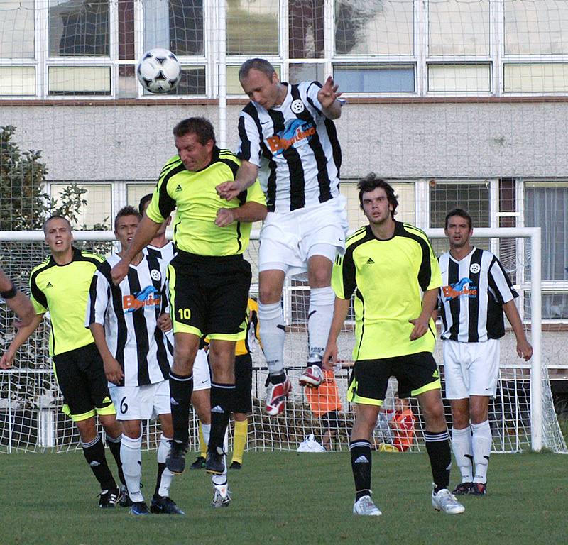 Z fotbalového utkání SK Chrudim - Žamberk 0:2.