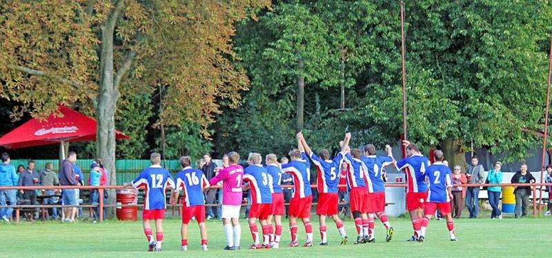 Z utkání I. A třídy ve fotbale Heřmanův Městec - Přelouč 3:0 (1:0).