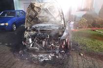 Požár auta v Ronově nad Doubravou