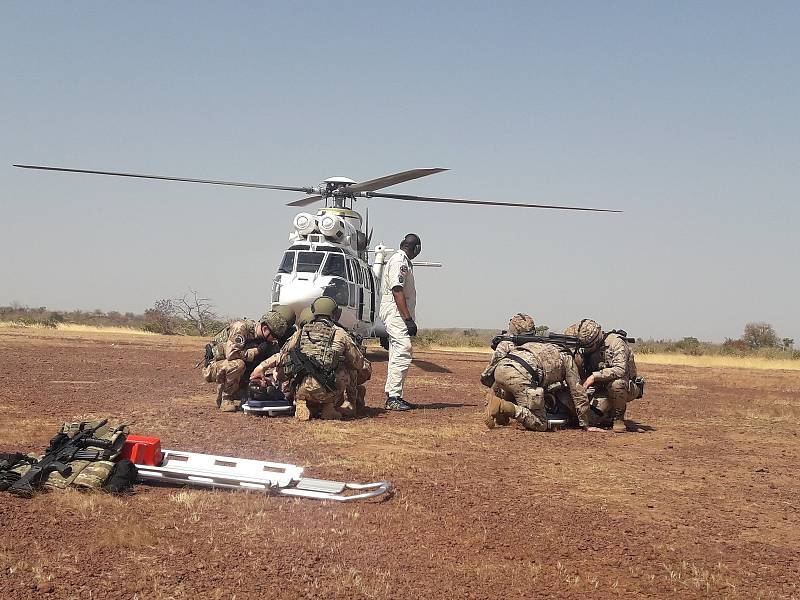 Chrudimští výsadkáři střeží základnu v Mali