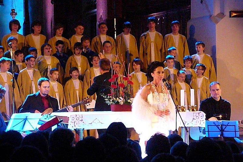 Koncert Lucie Bílé se uskutečnil v chrudimském kostele Nanebevzetí Panny Marie.