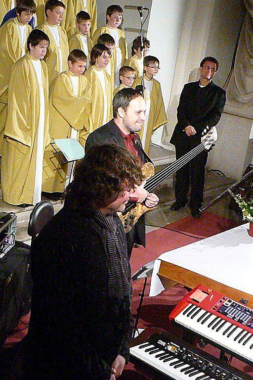 Koncert Lucie Bílé se uskutečnil v chrudimském kostele Nanebevzetí Panny Marie.