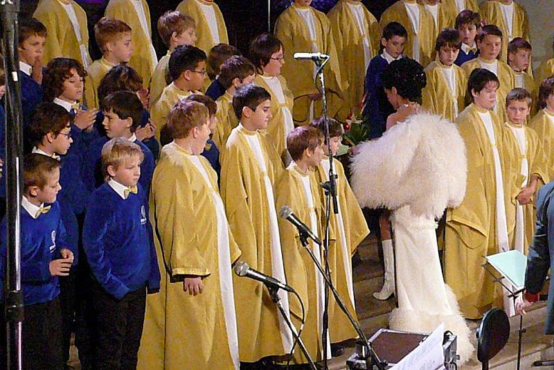 Koncert Lucie Bílé se uskutečnil v chrudimském kostele Nanebevzetí Panny Marie.