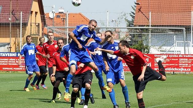 Z přípravného utkání ve fotbale MFK Chrudim – Dvůr Králové 3:2 (2:1).
