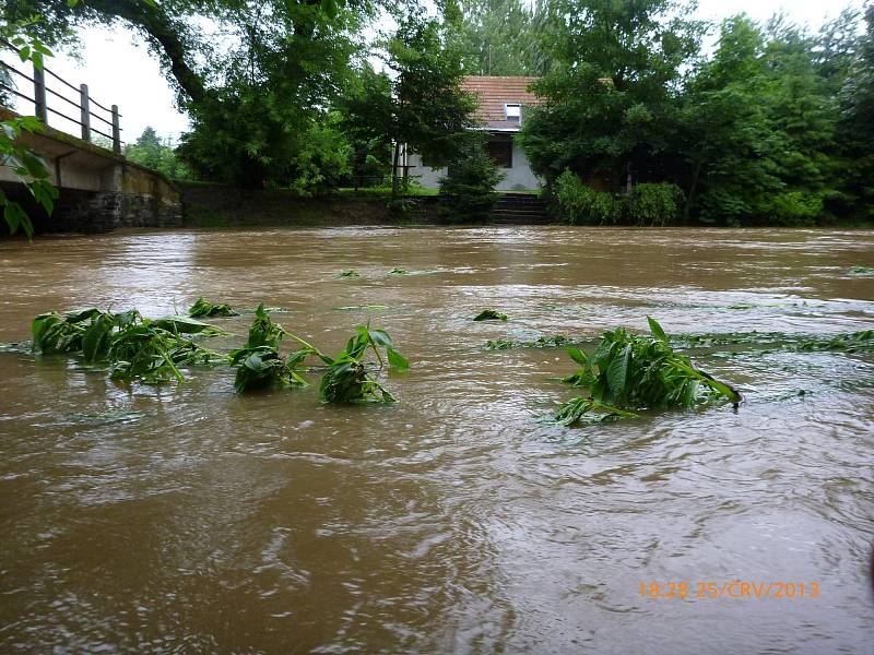 Záplavy na řece Doubravě 25. června 2013.