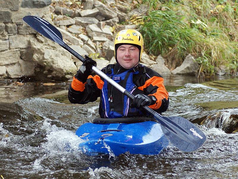 Vodácká sezona končí, vodáci z Ronova proto uspořádali tradiční Zamykání Doubravy.