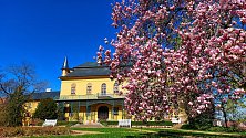Historické sídlo knížecího rodu s příchodem jara ukazuje stonásobně svou krásu.