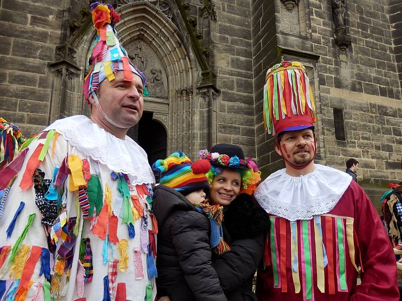 Masopustní obchůzku v Chrudimi obstaral tradičně folklorní soubor Kohoutek.