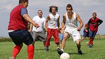Po již tradičním fotbalovém turnaji romských mužstev v Přestavlkách následovala i letos diskotéka. 