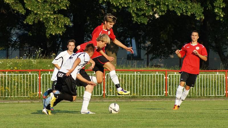 Z přípravného utkání MFK Chrudim - FC Hradec Králové junioři 0:0.