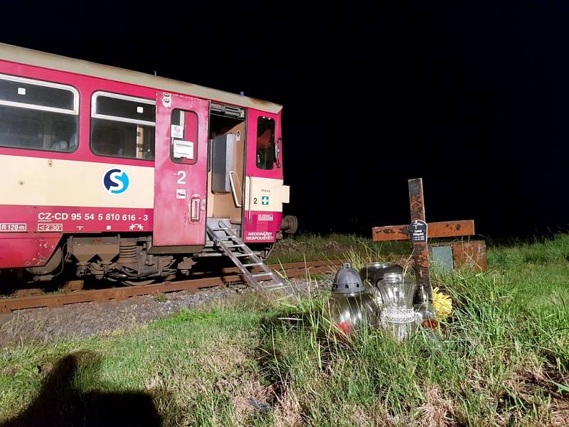 Střet vlaku s plně naloženým kamionem zablokoval dopravu na trati Třemošnice - Čáslav