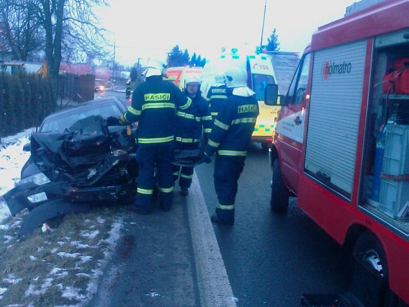 Hasiči zasahovali u nehody dvou osobních vozů v Chrudimi.