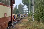Srážka dodávky a vlaku na železničním přejezdu ve Slatiňanech si vyžádala dva lidské životy. 