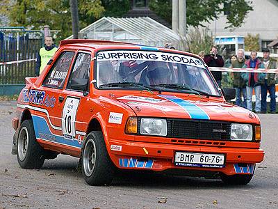 Pardubická rallye startovalal na Resselově náměstí v Chrudimi.