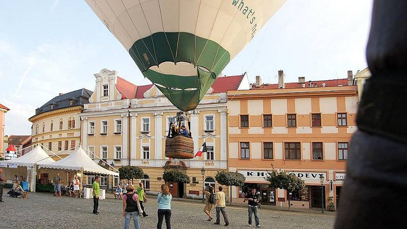 V rámci akce Chrudim plná zážitků vzlétly nad město balony.