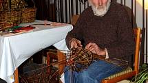 Jiří Hemerka z Rosic se věnuje pletení košíků už mnoho let. 