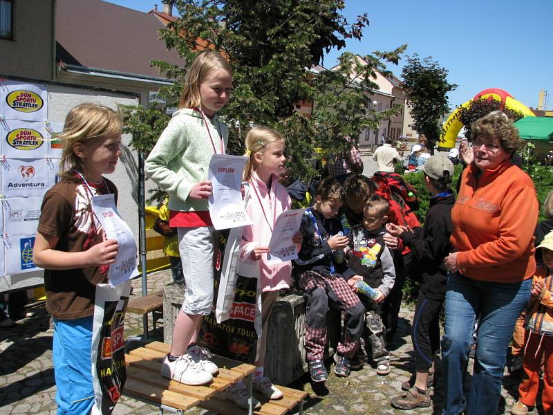 Prestižní bikové závody Author Cyklo Maštale 2009. Již podeváté v sobotu 13. června stovky závodníků natřásaly kosti po cyklotrasách kolem Toulovcových Maštalí