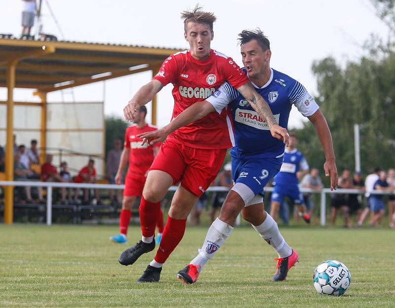 Přípravné fotbalové utkání mezi MFK Chrudim a FK Pardubice.