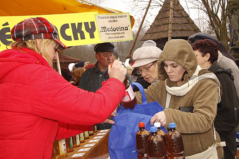 Skanzen na Veselém Kopci patřil tradičnímu předvánočnímu jarmarku.