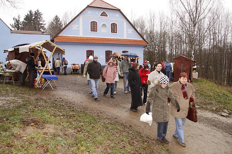 Skanzen na Veselém Kopci patřil tradičnímu předvánočnímu jarmarku.