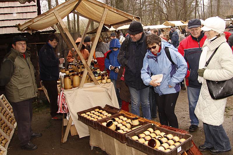 Skanzen na Veselém Kopci patřil tradičnímu předvánočnímu jarmarku.