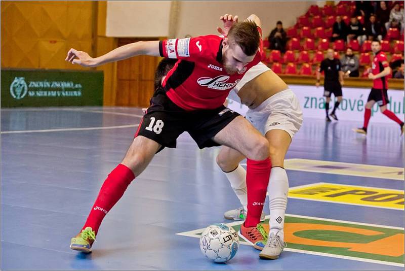 1. finále play-off CHANCE futsal ligy FK ERA-PACK Chrudim - FC Benago Zruč nad Sázaou