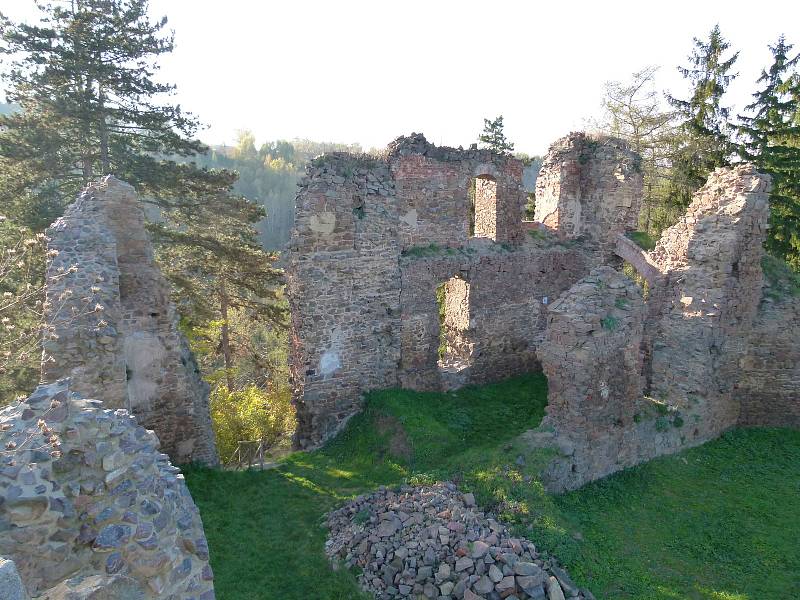 Zřícenina hradu Žumberk.