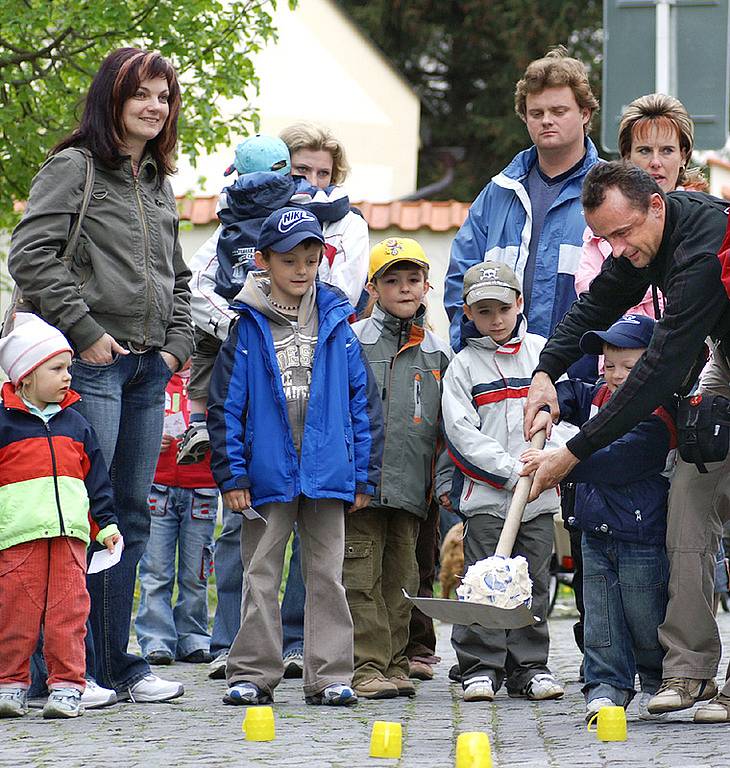 Pálení čarodějnic na Koniášově plácku u Divadla Karla Pippicha v Chrudimi.