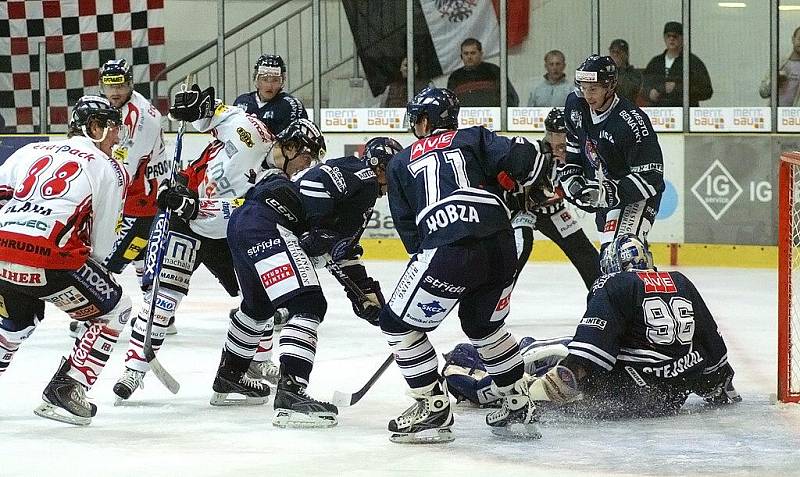 V úvodním utkání nové sezony I. hokejové ligy prohrála Chrudim s Benátkami 2:6.