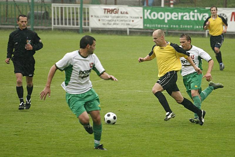 Z utkání krajského přeboru ve fotbale Hlinsko - Svitavy 0:1.