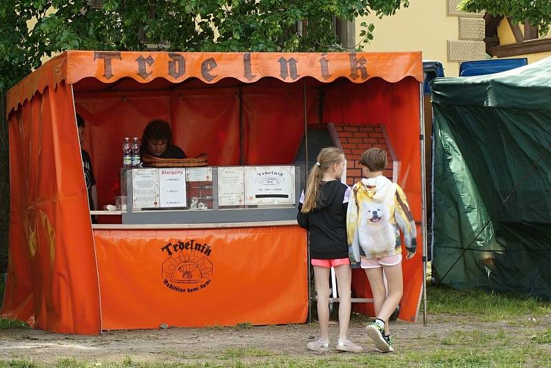 Koně, folklor, regionální výrobky. Akce přilákala do areálu jezdecké haly a kolbiště Na Rembáni davy lidí.