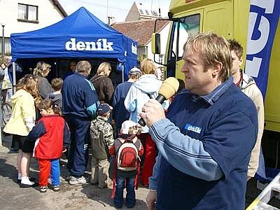 Šéfredaktor Chrudimského deníku Roman Zahrádka vítá obyvatele Slatiňan.