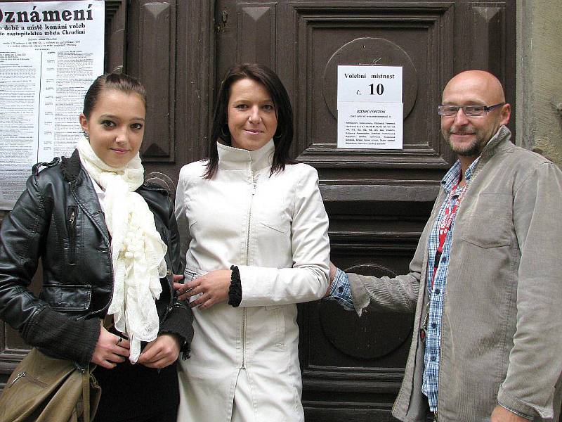 Osmnáctiletá Chrudimačka Kristýna Hanauerová (vlevo) byla volit poprvé.