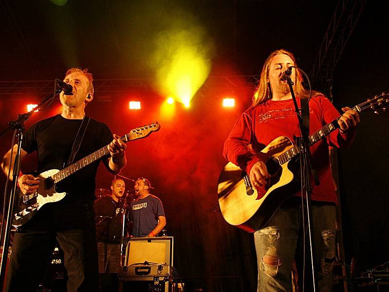 Léto s Rychtářem 2008 zahájil společný koncert kapel Divokej Bill a Čechomor. Vystoupení v hlineckém amfiteátru bylo závěrečnou akcí jejich společného turné 