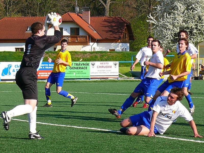 Fotbalové utkání I. B třídy AFK Chrudim B - Třemošnice rozhodl jediný gól hostujícího Ondřeje Vančury.